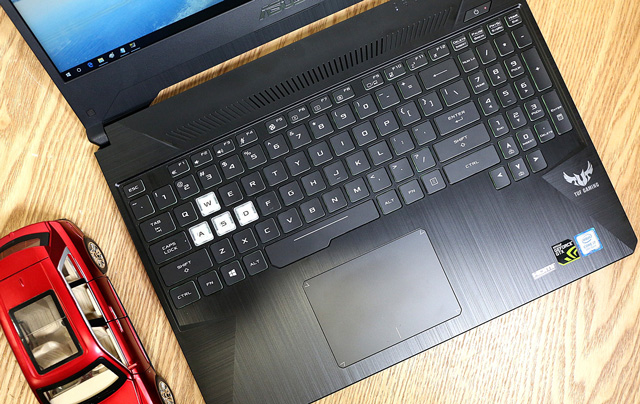 华硕飞行堡垒7 Intel版发布！九代酷睿i5/i7处理器+120Hz屏幕