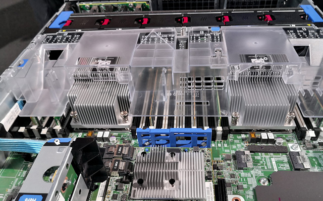 AMD正式发布二代霄龙处理器：64核心128线程