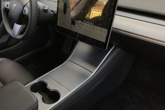 特斯拉Model 3将迎来大更新：新增电动尾门、双层玻璃