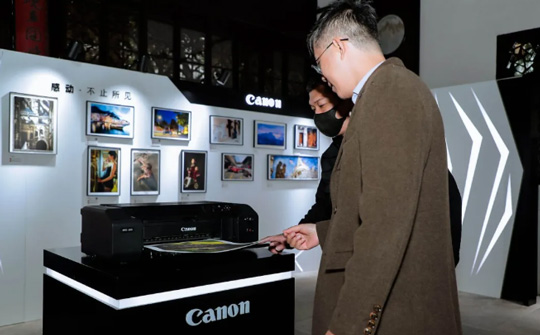 佳能发布两款PRO系列A3+幅面专业照片打印机：imagePROGRAF PRO-300/PIXMA PRO-200