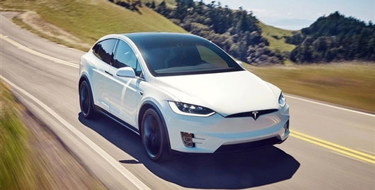 特斯拉Model X Plaid内饰照片曝光：采用Yoke方向盘、第二排配显示屏