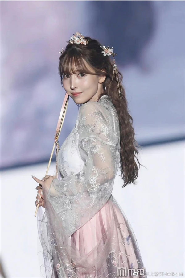 日本女星三上悠亚穿半透明汉服：汉服不是这么穿的