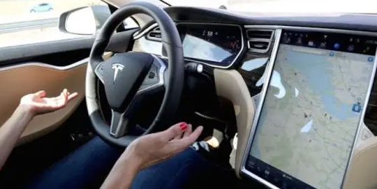 特斯拉升级自动驾驶辅助Autopilot系统，再也不怕撞警车了