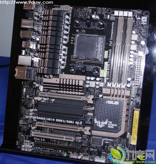 ˶չʾԼ׿PCI-E 3.0“Sabertooth 990FX/GEN3.0 R2.0”