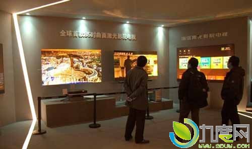 海信发布全新激光影院电视:无源光学幕+主机+音响的三合一