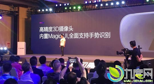 499元！全球首款支持手势识别VR眼镜发布：暴风魔镜5/5Plus