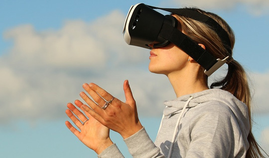 首款骁龙XR2 VR头盔Oculus Quest 2发布：全球首个5G与AI结合XR